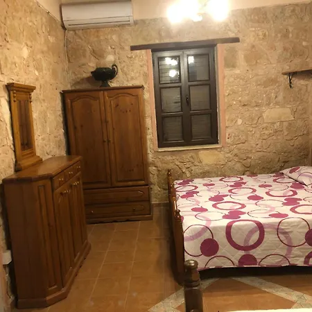 Dom wakacyjny Zivla's Stone House *